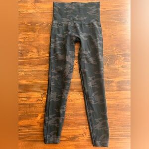 SPANX Women's Black Camo Leggings